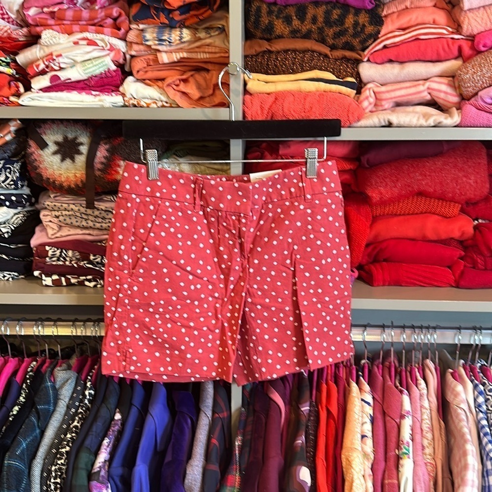 Loft Riviera 6” red with white polka dots size 00 (fits like 0-2) shorts​
